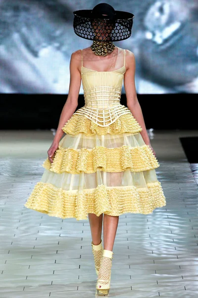 Look 14